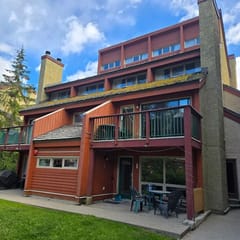 Alpine Escape | Ski-In/Out | Toby Chair | Pools