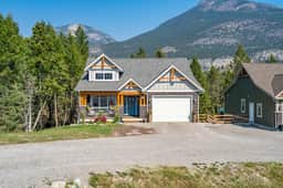4 Seasons Chateau | Hot Tub | Fire Pit | Backyard - Image 5