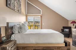 Corner Curio | Lakeview| Pool | Hot Tub | Gym - Image 4