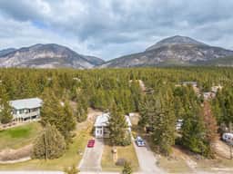 Forest Heights | King Bed | Affordable - Image 5