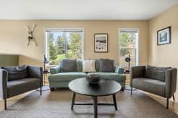 Forest Heights | King Bed | Affordable - Image 3