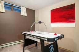 Golden Summit | Air Hockey | Wood Fireplace | Pets - Image 3