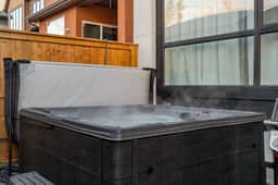 La Petite | Hot Tub | Kensington | Fenced Yard - Image 5