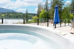 Lake Cowichan Lookout | Lakefront | Hot Tub | Pets - Image 2