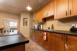 Paddlers Inn - Guides Suite | Rustic | Charming - Image 4