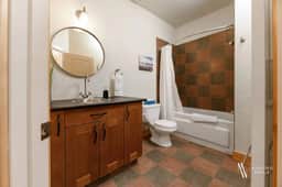 Paddlers Inn - Guides Suite | Rustic | Charming - Image 5