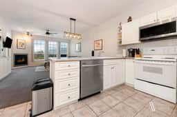 Riverside Twin "A" | Balcony | King Bed | Spacious - Image 4