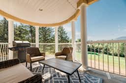 Riverside Twin "A" | Balcony | King Bed | Spacious - Image 2