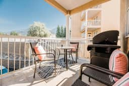 Riverside Twin "B" | Cozy | Views | King Bed - Image 2