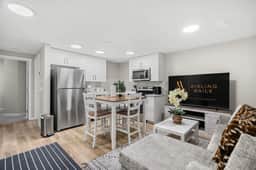 The Atrium | 2500 sqft | 2 Suites | Pet Friendly - Image 4