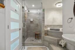 The Lioness | Sauna | Steam Shower | Jacuzzi Bath - Image 4