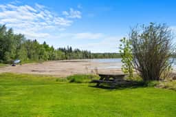 Jarvis Bay Chalet | Sylvan Lake | Deck | Foosball - Image 3