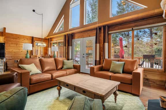 Emberwood | Hot Tub | Pool Table | Wood Fireplace - Image 1