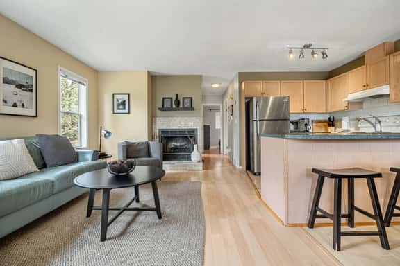Forest Heights | King Bed | Affordable - Image 1
