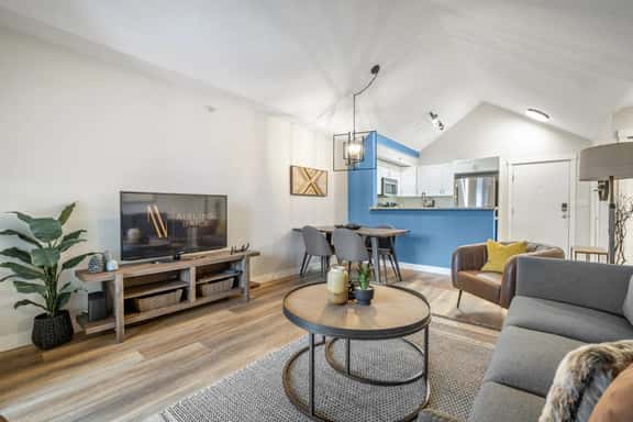 High Noon | Top Floor | Pool | Hot Tub | Gym - Image 1