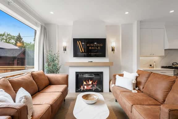 La Maison | Pvt Hot Tub | Kensington | 2500 sqft - Image 1