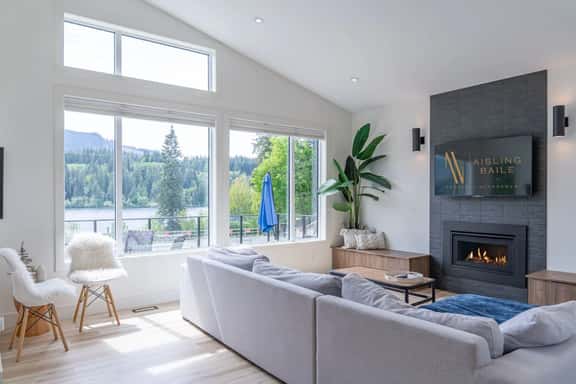 Lake Cowichan Lookout | Lakefront | Hot Tub | Pets - Image 1