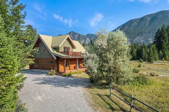Maple & Moose | Hot Tub | Yard | Mountain Views - Image 1