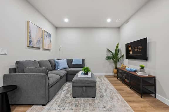 Northbound | Modern | Fast WiFi | 10-Foot Ceilings - Image 1