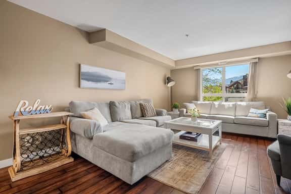 Stylish | Spacious | Pool | Hot Tub | Lake Front - Image 1