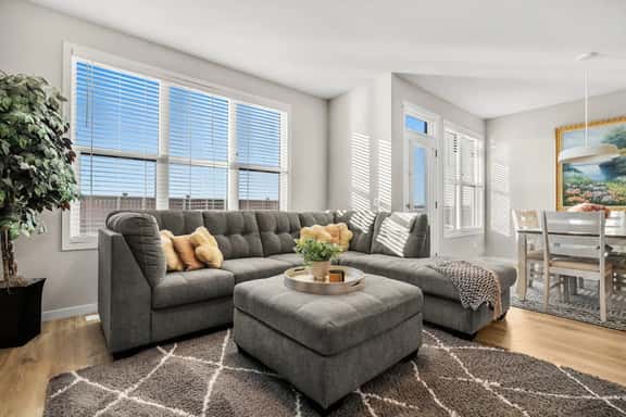 The Atrium | 2500 sqft | 2 Suites | Pet Friendly - Image 1