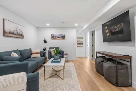 The Duchess | 5 Min from Chinook | Upscale | Pets - Image 1