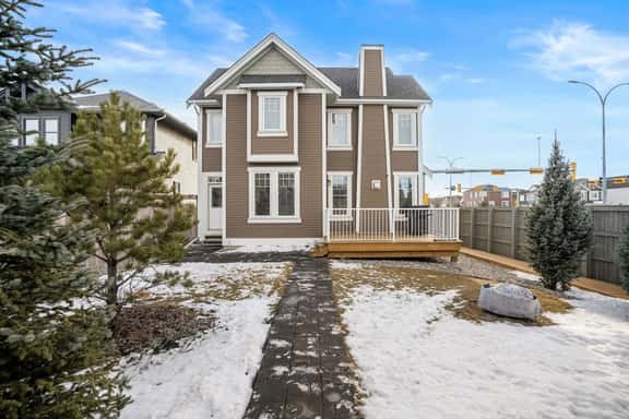 The Dynasty | 3200 sqft | 2 Full Suites | Fire Pit - Image 1