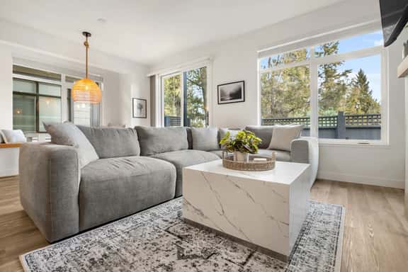 The Silver Fox | Private Hot Tub | Walk to Beach - Image 1