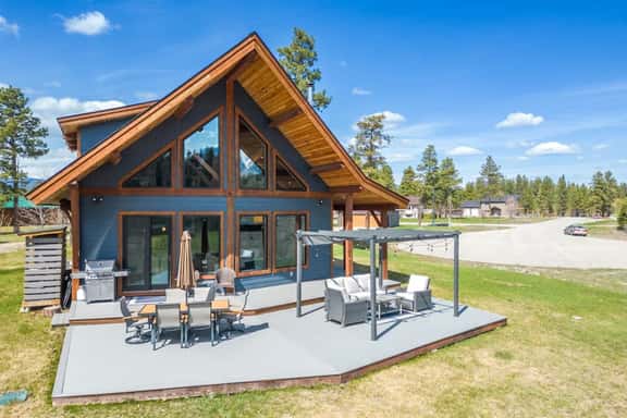 Waterfront Lodge | Private Dock | Rocky Mountains - Image 1