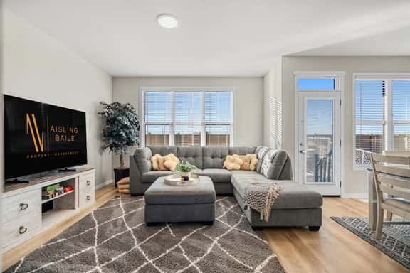 Zephyr | Rangeview | Garage | Office | Pets Ok - Image 1
