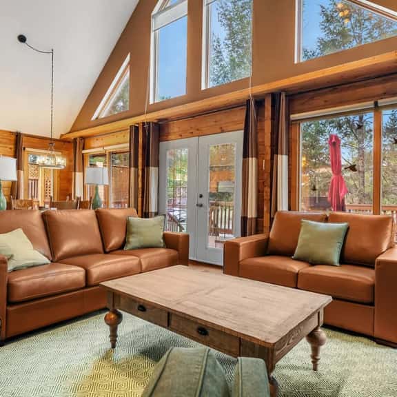 Emberwood | Hot Tub | Pool Table | Wood Fireplace - Image 1