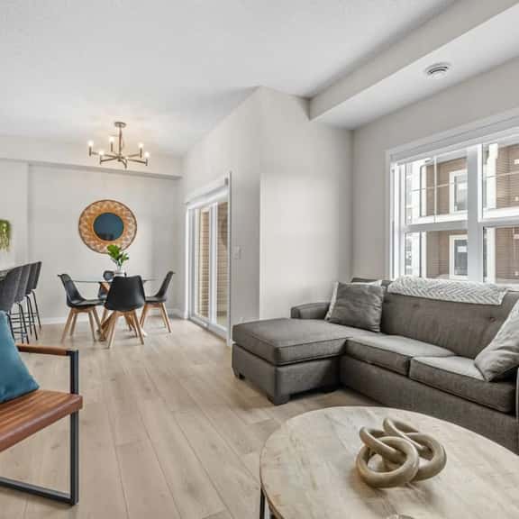 Fireside Vista | King Bed | Cable | Pets | Modern - Image 1