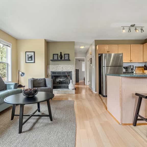 Forest Heights | King Bed | Affordable - Image 1