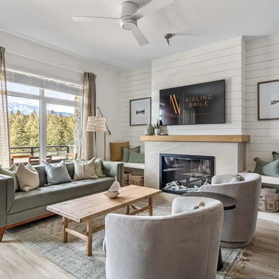 Hot Tub | 2 Min From Lake | Modern | Shuffle Board - Image 1