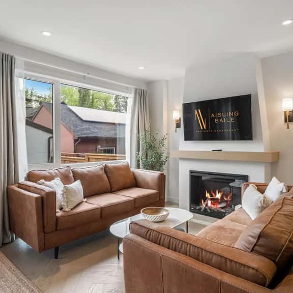 La More | Hot Tub | Kensington | Luxury | Office - Image 1