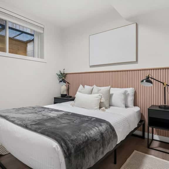 La Petite | Hot Tub | Kensington | Fenced Yard - Image 1