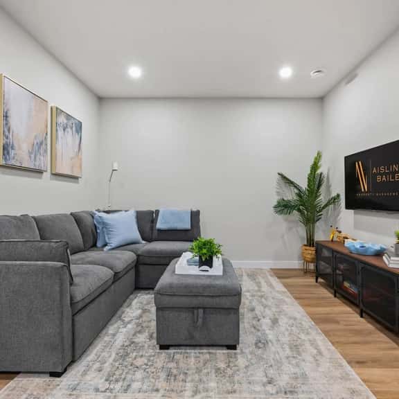 Northbound | Modern | Fast WiFi | 10-Foot Ceilings - Image 1