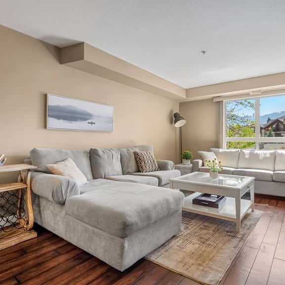 Stylish | Spacious | Pool | Hot Tub | Lake Front - Image 1