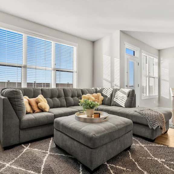 The Atrium | 2500 sqft | 2 Suites | Pet Friendly - Image 1