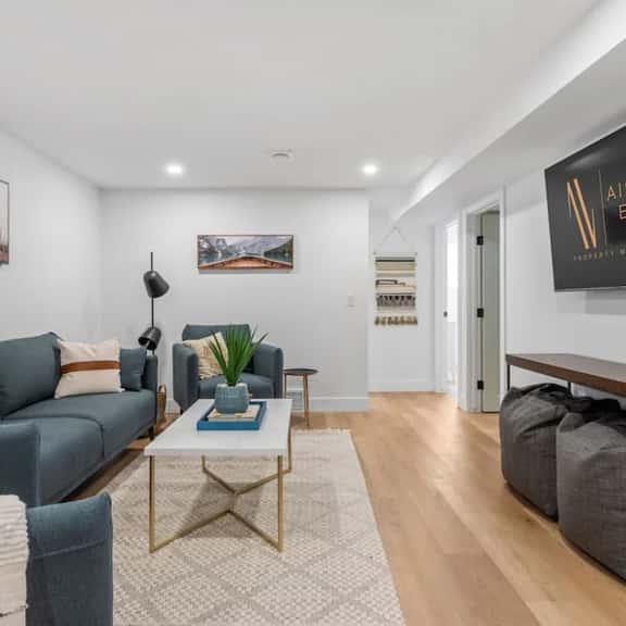 The Duchess | 5 Min from Chinook | Upscale | Pets - Image 1