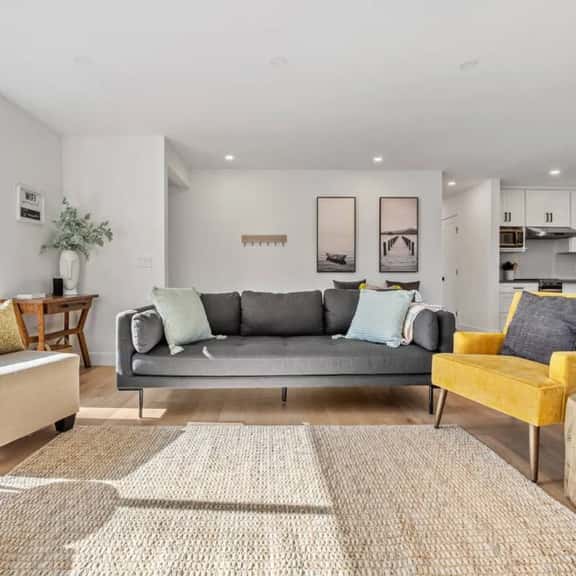 The Duke | Spacious | Upscale | Close to DT - Image 1