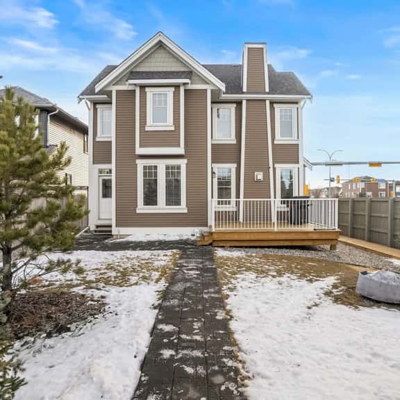 The Dynasty | 3200 sqft | 2 Full Suites | Fire Pit - Image 1