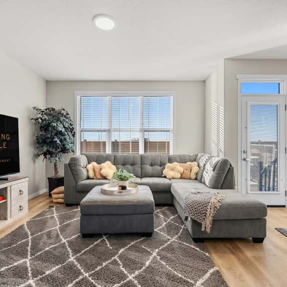 Zephyr | Rangeview | Garage | Office | Pets Ok - Image 1