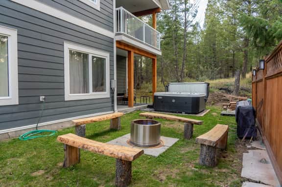 4 Seasons Chateau | Hot Tub | Fire Pit | Backyard - Image 4