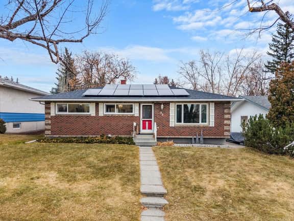 Bark + Bloom Bungalow | Fenced Yard | Pet Friendly - Image 5