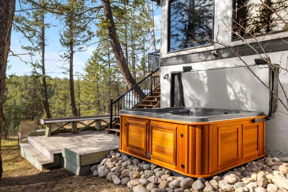 Big Horn Hideaway | Hot Tub | Fireplace | Backyard - Image 2