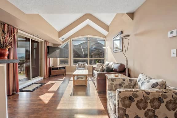 Corner Curio | Lakeview| Pool | Hot Tub | Gym - Image 3