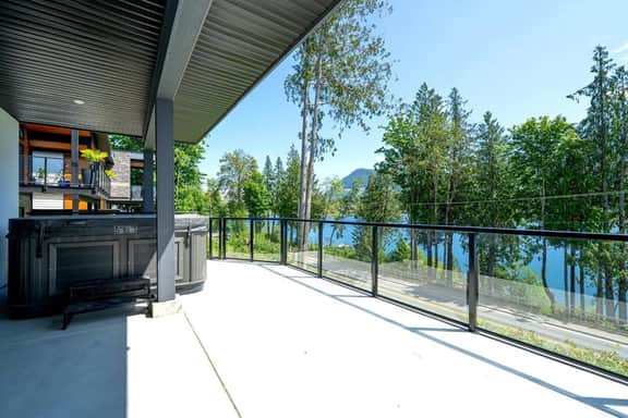 Cowichan Lake Escape | Lakefront | Hot Tub | Pets - Image 2