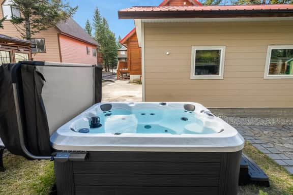 Emberwood | Hot Tub | Pool Table | Wood Fireplace - Image 2