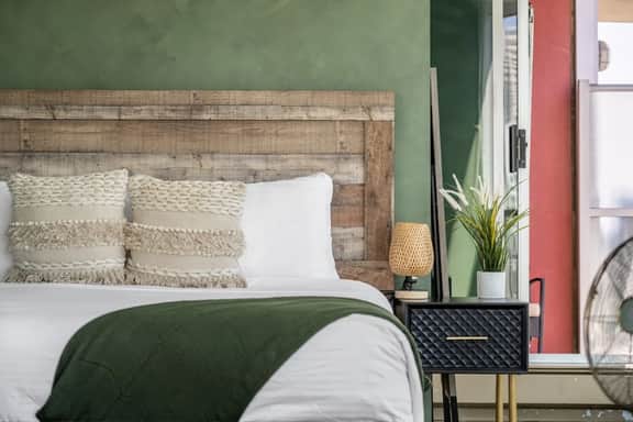 Emerald | Skyline View | UG Park | King Bed - Image 3